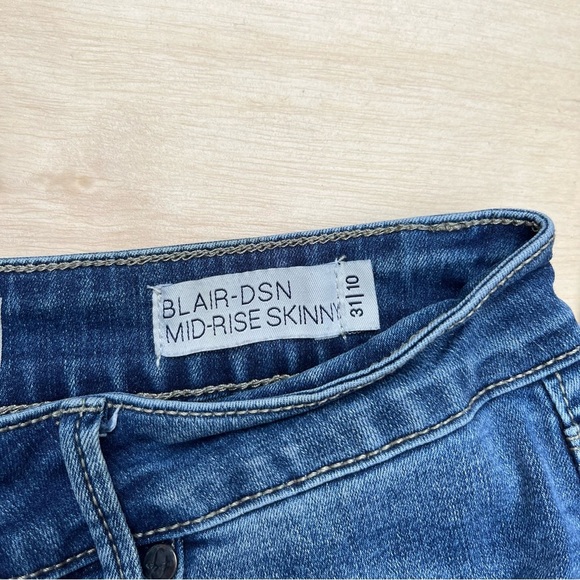 Lola Jeans Blair-DSN Mid Rise Skinny Size 10 Blue Jeans Distressed Casual - Picture 3 of 9